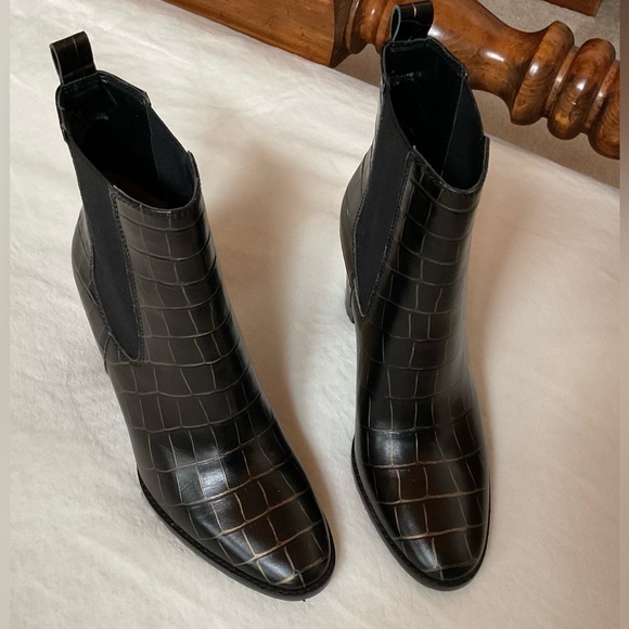 LAUREN Ralph Lauren Women Mylah Bootie Black/Modern Gold Size 8 - Picture 7 of 9